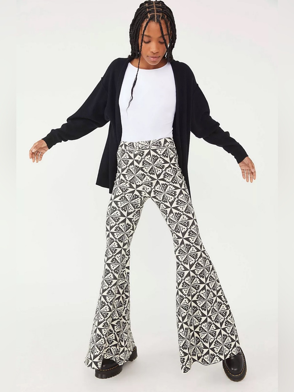 Free People We The Free Just Float On Flare Jeans Geo Black White Size 24 - Picture 4 of 15